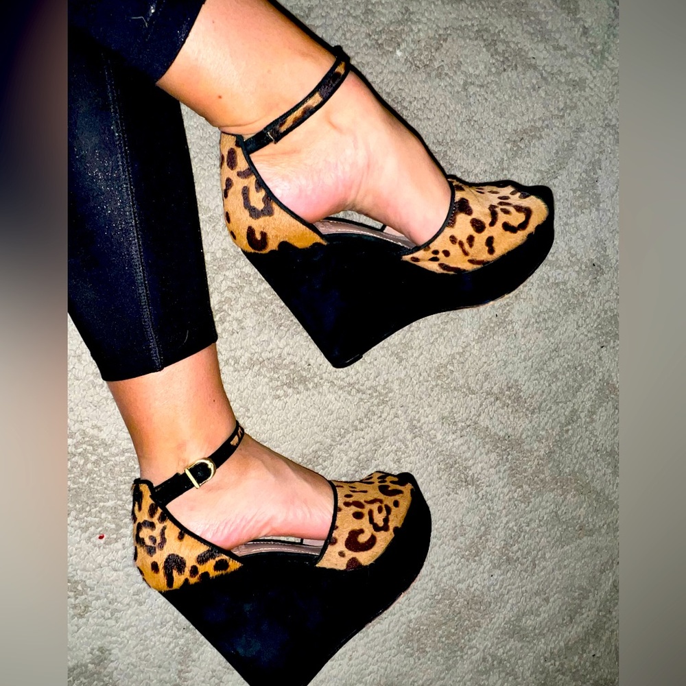 Gianni bini tall wedge platform cheetah print